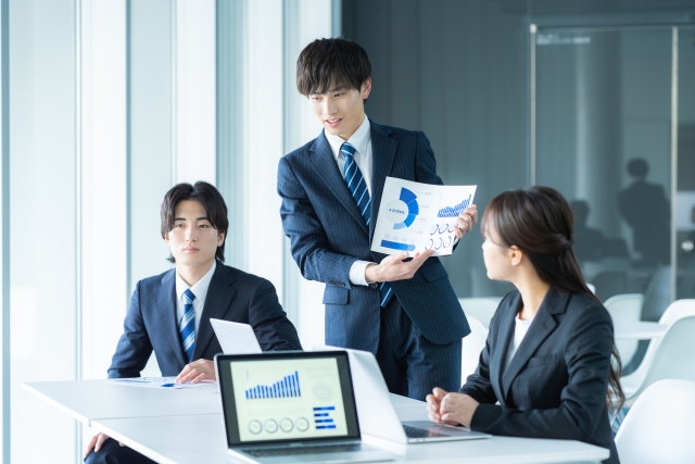 インターンでネクタイは必要？